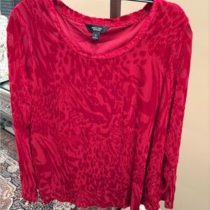 Vera Wang red, long-sleeve burn-out velvet lined top.❣️